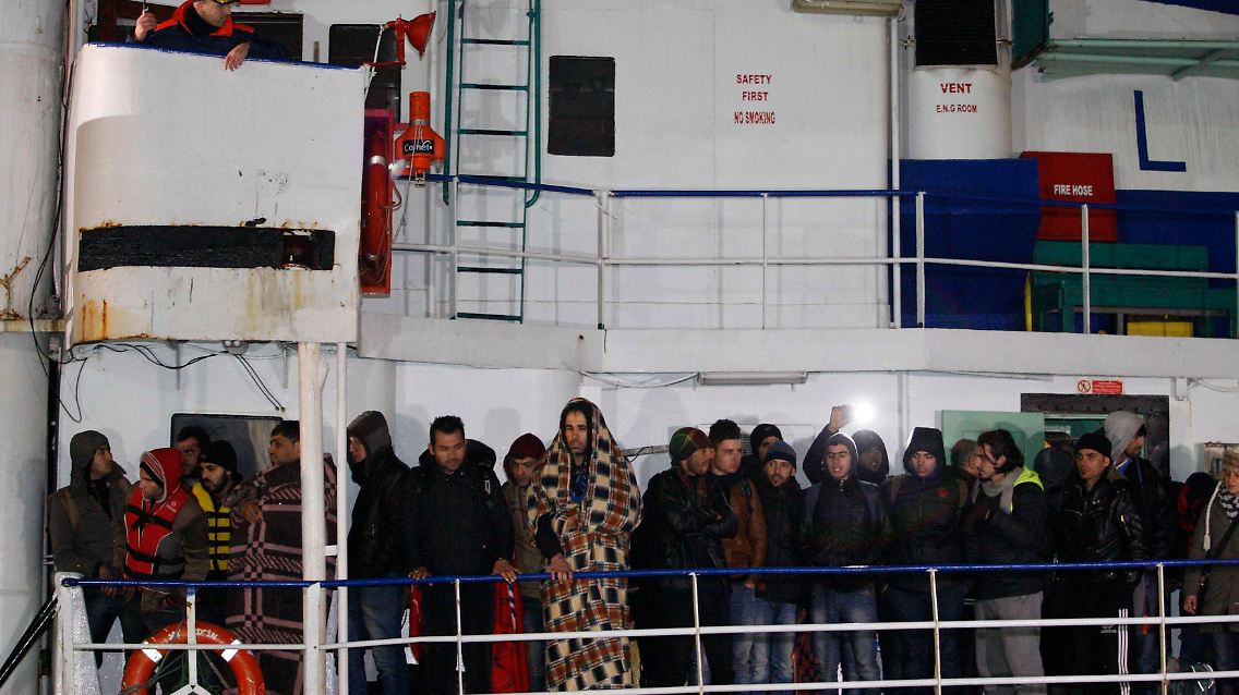 2015-01-02T232151Z_1356856958_GM1EB130KCH01_RTRMADP_3_ITALY-MIGRANT-SHIP.JPG3081332478104493528.jpg