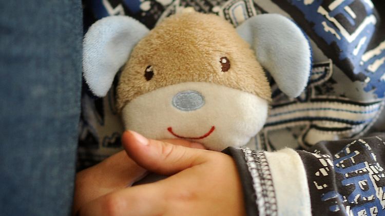 Nach Medienberichten über eine Verweigerung der Bestattung eines Roma-Babys rudert der Bürgermeister jetzt zurück.