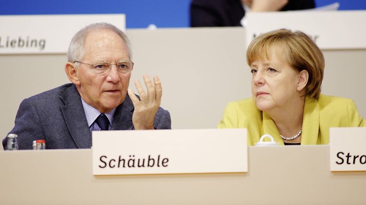 Wolfgang Schäuble und Angela Merkel finden angeblich, dass die Währungsunion einen Austritt Griechenlands verkraften könne.