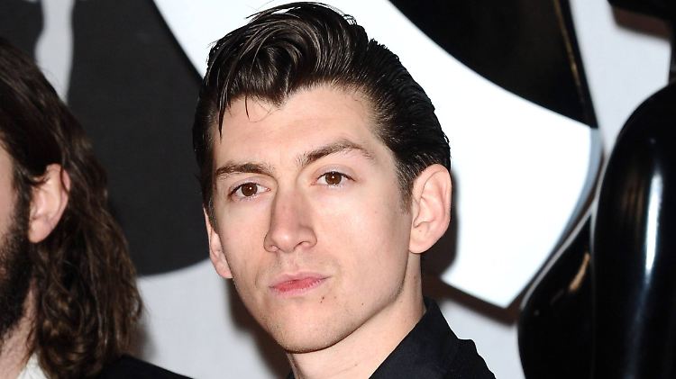 Wer 2015 modisch durchstarten will, sollte sich laut GQ an Alex Turner halten.
