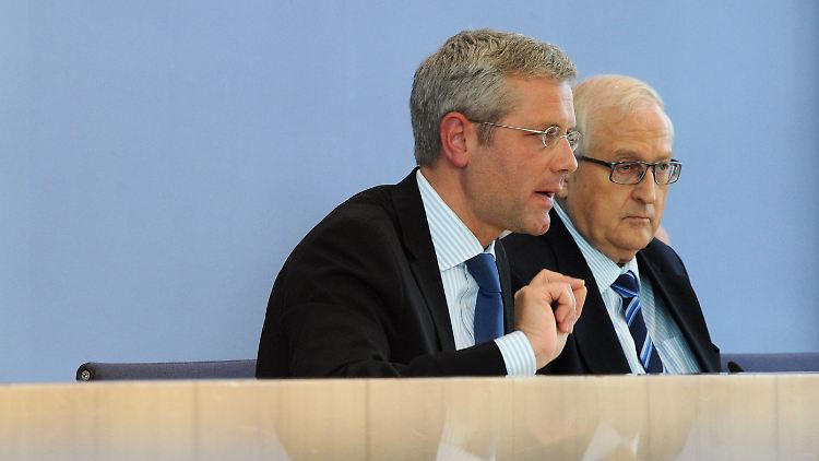 "Großer Wurf": Der Streit zwischen Röttgen (l.) und Brüderle um die Laufzeitverlängerung ist Geschichte - beide präsentieren sich nun als Gewinner.