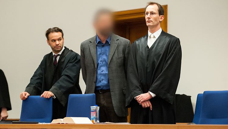 Dem Angeklagten drohen bis zu zehn Jahre Haft.