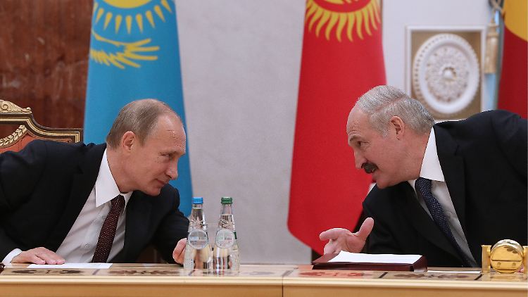 Wenn Russland hustet, hat Weißrussland eine Lungenentzündung. Dem Minsker Machthaber Alexander Lukaschenko schmeckt Wladimir Putins Ukraine-Politik nicht.  