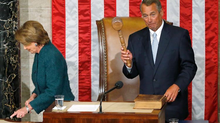 John Boehner wurde als Sprecher des Repräsentantenhauses wiedergewählt und nimmt den Hammer wieder an sich.