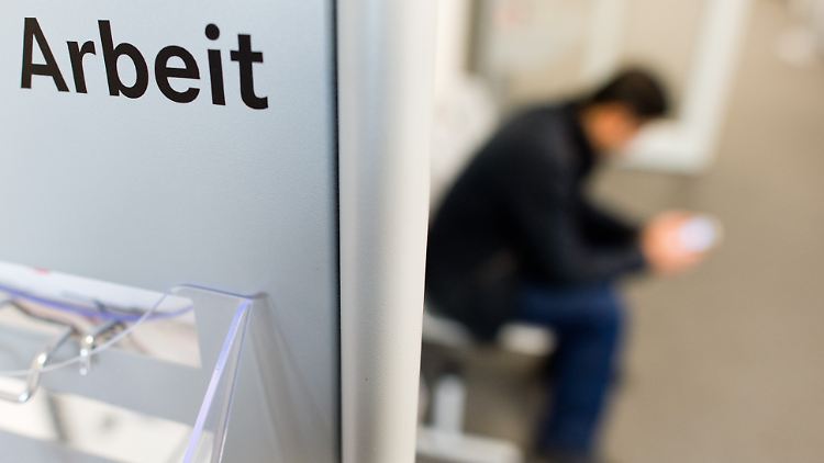 2014 waren durchschnittlich 2,898 Millionen Menschen arbeitslos - und damit 52.000 weniger als im Jahr davor.