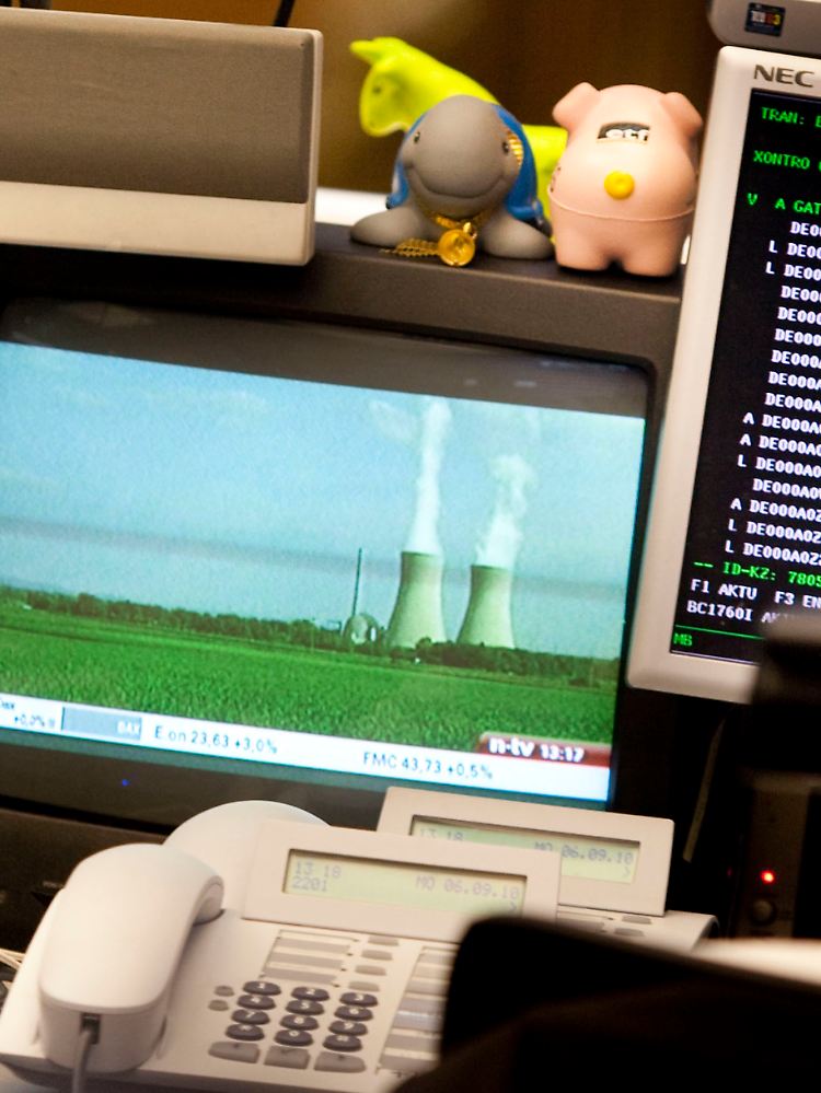 Die Börse freut sich: Die Aktien der AKW-Betreiber Eon, RWE und EnBW lagen am Montag bis zu fünf Prozent im Plus.