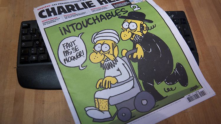 Diese Titelseite der "Charlie Hebdo" sorgte 2012 für Ärger. In der Karikatur schiebt ein orthodoxer Jude einen Muslim im Rollstuhl vor sich her. In Anspielung auf den gleichnamigen Kinofilm steht darüber: "Ziemlich beste Freunde 2".