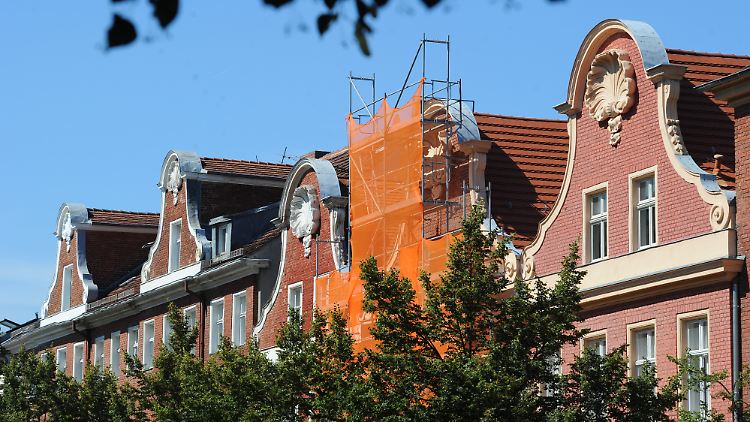 Häusergiebeln in der Potsdamer Charlottenstraße.
