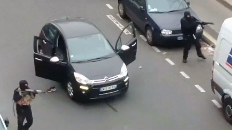Szenen wie diese sollen sich nicht wiederholen: Am 7. Januar 2015 stürmten zwei Islamisten die Redaktion und töteten 12 Mitarbeiter. (Archiv)