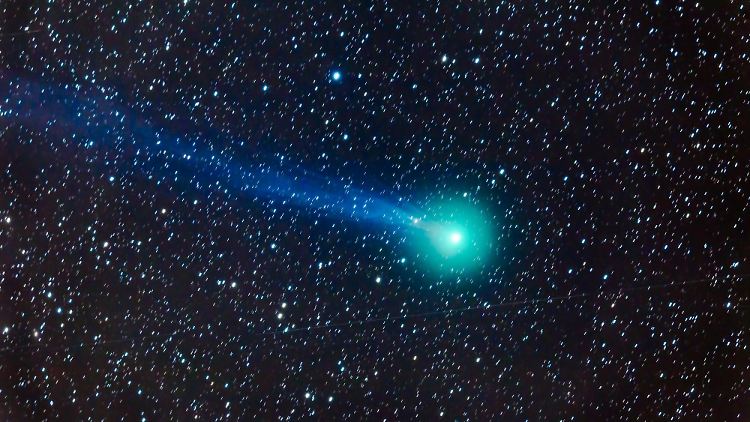 Komet Lovejoy (C/2014 Q2) mit Schweif über New Mexiko (USA) am 6. Januar 2015. 