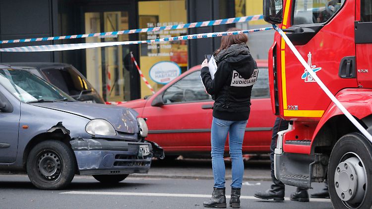Die Polizisten wurden zu diesem Unfall gerufen und dann heimtückisch von hinten erschossen.