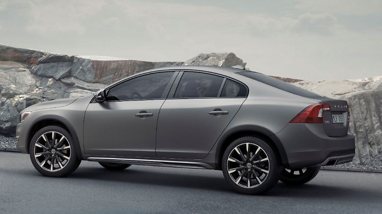 Der neue Volvo S60 Cross Country stößt problemlos in das Segment der Sport Activity Vehicles.