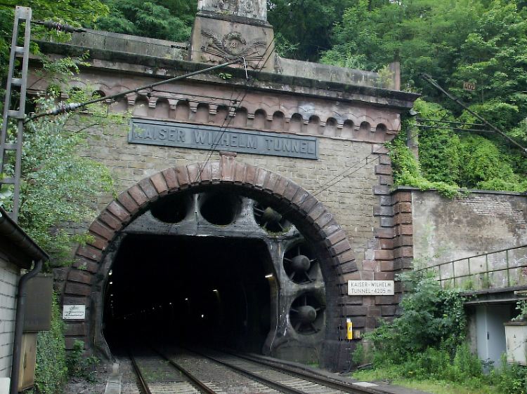 Der Kaiser-Wilhelm-Tunnel bei Cochem (Rheinland-Pfalz) wird bereits seit 2001 saniert.