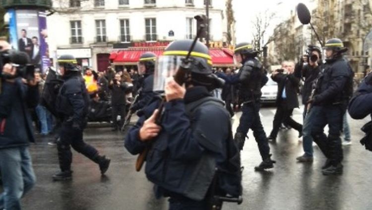 Polizei-Einsatz Vincennes.jpg