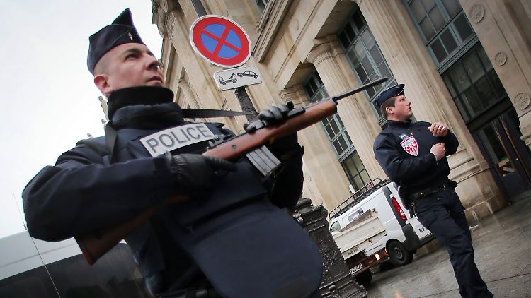 Als Folge aus den Anschlägen von Paris und Brüssel fordert die EU-Kommission ein Anti-Terrorzentrum.