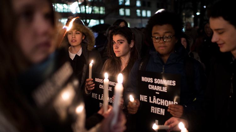 "Wir sind Charlie": Diese Solidaritätsbekundung ist nicht nur auf den Straßen von Paris bei Christen, Konfessionslosen und Muslimen zu sehen. Auch in Istanbul und der arabischen Welt gehen Menschen so auf die Straße.