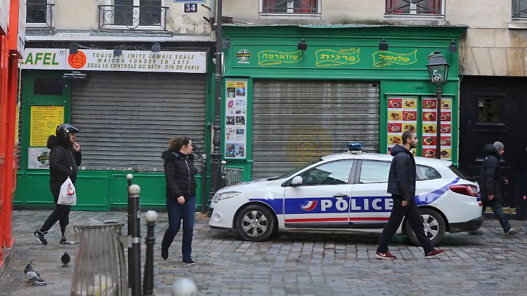 "Fermé jusqu'à nouvel ordre" - "Bis auf Weiteres geschlossen" steht an den meisten Läden im Viertel. 