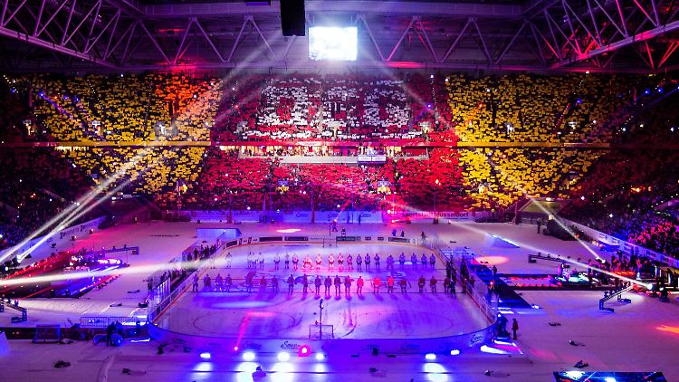 Wegen Regens fand das DEL-Rekordspiel bei geschlossenem Dach statt.