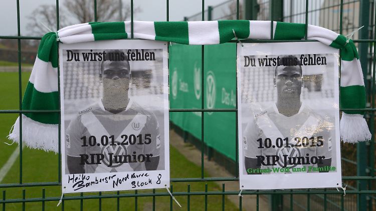 Beileidsbekundungen am Trainingsgelände des VfL Wolfsburg.