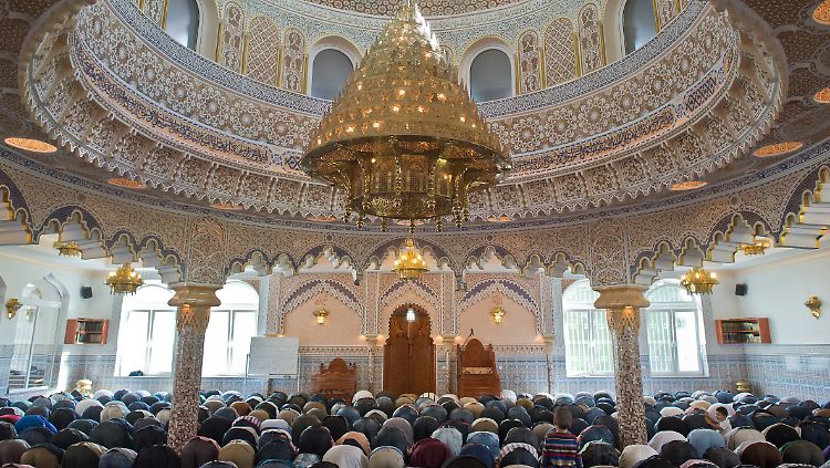 Freitagsgebet in der Abubakr-Moschee in Frankfurt am Main (Archivbild).