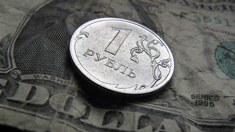 Viele Russen tauschten ihr Geld in andere Währungen um.