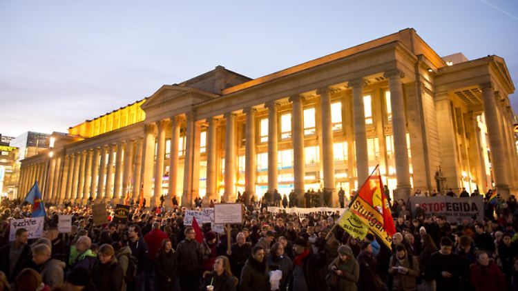 Auch in Stuttgart protestierten Tausende gegen Pegida.
