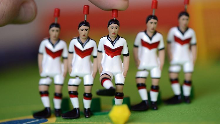 Bock auf Fußball in der Winterpause? Kein Problem. Wie wäre es mal mit einem Tipp-Kick-Turnier?