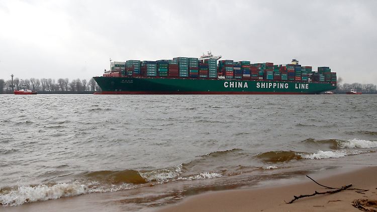 Es wären noch Platz für 8000 weitere Container gewesen - doch dann hätte die "CSCL Globe" in der Elbe aufgesetzt.