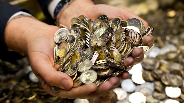 Mit vollen Händen müssen weiterhin die Bayern ihr Geld geben.