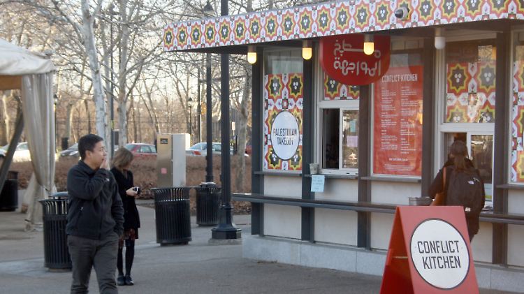 Neben Speisen aus der jeweiligen Konfliktregion, organisieren die Gründer auch ein komplettes Rahmenprogramm mit diversen Veranstaltungen.