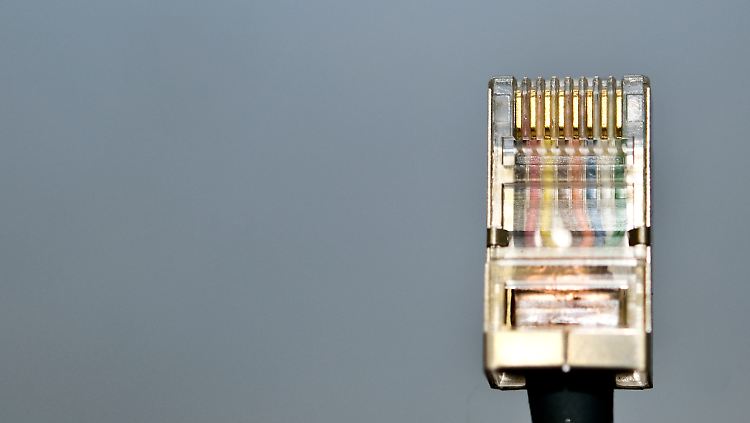 Internetnutzung, der Aufenthaltsort anhand von Funkzellen, Telefon-, SMS- und E-Mail-Verbindungsdaten wurden zeitweise gespeichert.