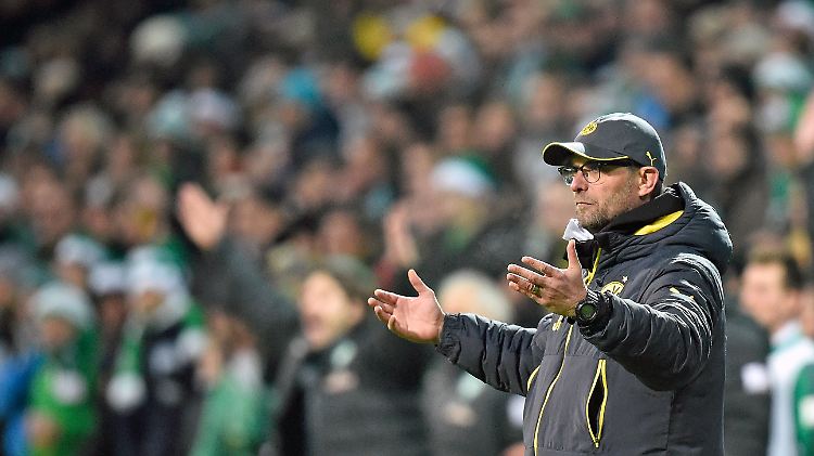 "Was soll ich denn machen?" - BVB-Trainer Jürgen Klopp findet, dass er und die Mannschaft in der Hinrunde nicht viele Fehler gemacht haben.