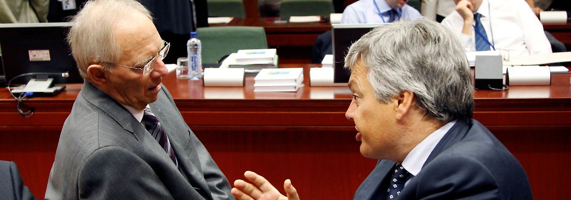 Bundesfinanzminister Schäuble spricht mit seinem belgischen Kollegen Reynders.