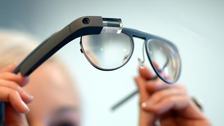 Googles Datenbrille Glass floppte. Jetzt baut Apple angeblich an einer AR-Brille fürs iPhone.
