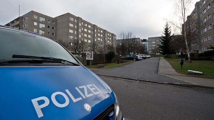 Der 20-Jährige wurde in einer Dresdner Plattenbausiedlung tot aufgefunden.