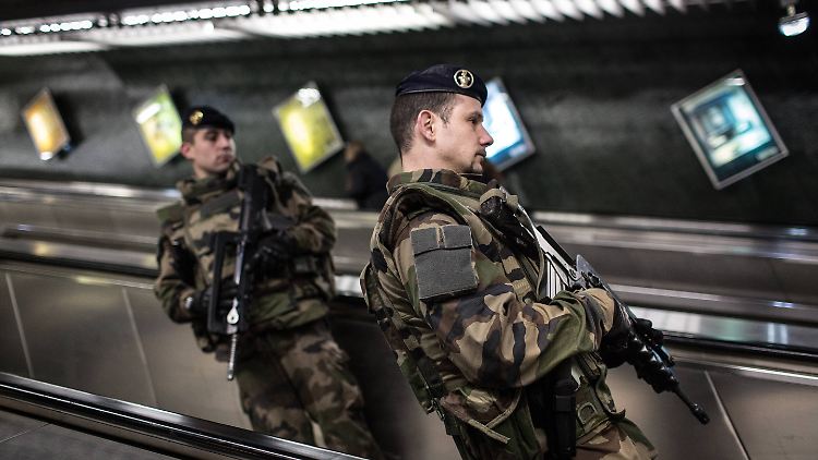 Militärpatrouille in Paris.