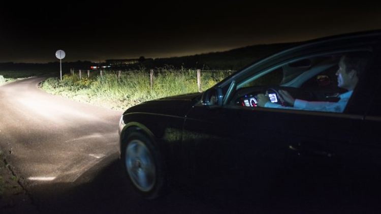 Philips bietet neue Halogen-Lampen für Scheinwerfer an.