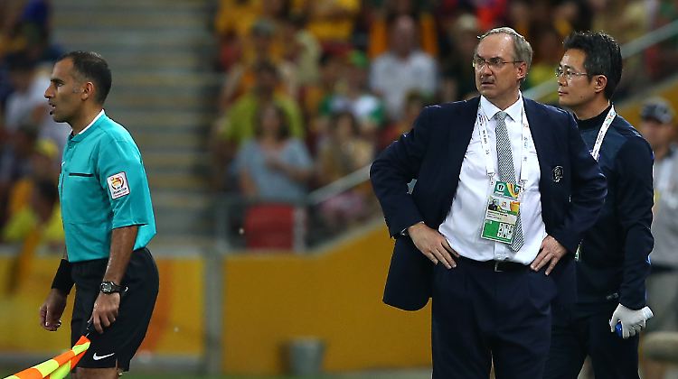 Der Mann im Jacket: Uli Stielike.