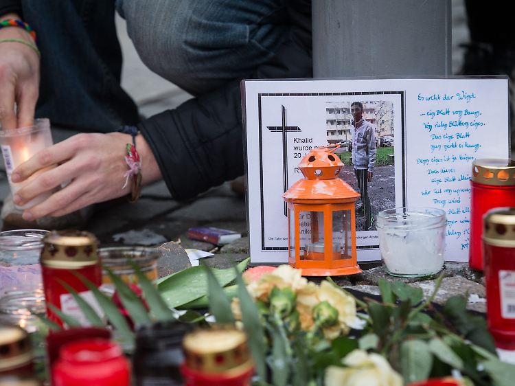 Die Solidaritätsbekundungen für Khaled in Dresden am Samstag waren groß.