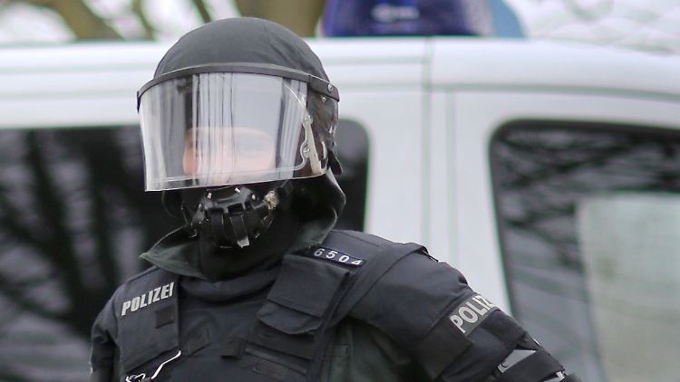 Ein Polizist in Mainz.