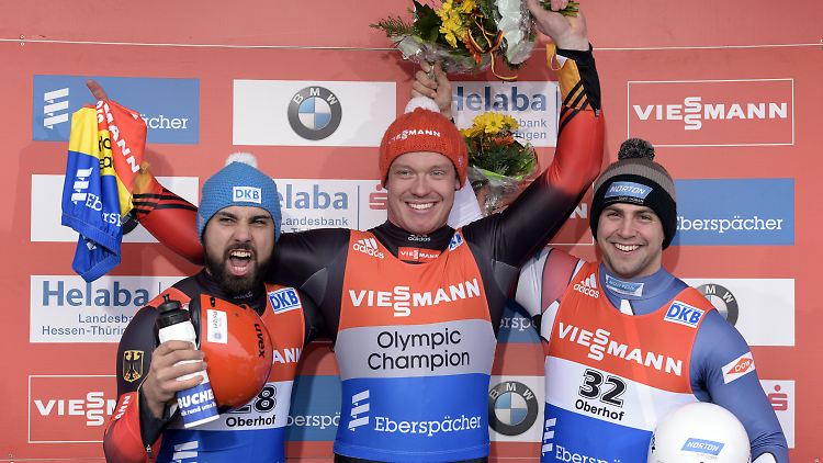 Andi Langenhan (l.) musste den Sieg an Teamkollege Felix Loch (m.) abtreten.