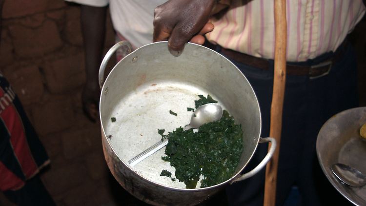 Die Reichsten haben die Hälfte, die große Mehrheit fast nichts: Das Bild zeigt eine tägliche Essensration in einem sogenannten Friedensdorf in Burundi.