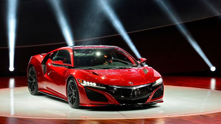 Für 150.000 Dollar fährt der NSX als Acura Ende des Jahres zu den US-Händlern. Kurze Zeit später wird es ihn auch in Europa geben: als Honda NSX.