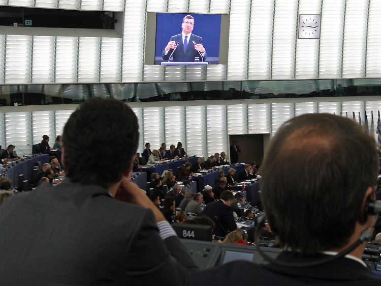 Sozialisten, Liberale und Grüne kritisieren, dass Barroso kein Gegengewicht zur deutsch-französischen Dominanz bilde.