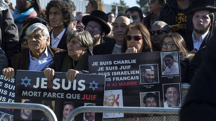 Die vier in einem kosheren Supermarkt ermordeten jüdischen Franzosen wurden in Jerusalem beigesetzt. Auch viele französischstämmige Israelis kamen, um ihnen die letzte Ehre zu erweisen.