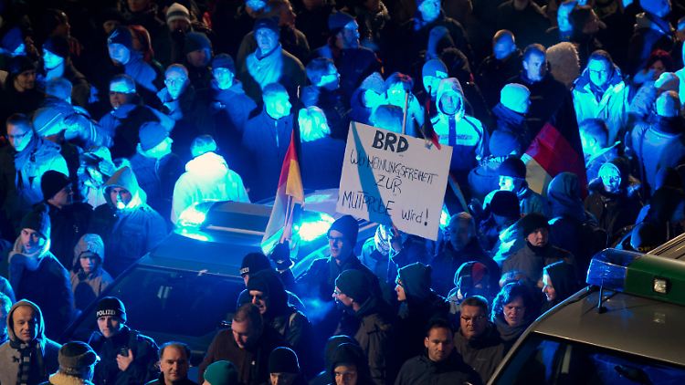 Die sächsische Polizei sieht sich überfordert und geht auf Nummer sicher.