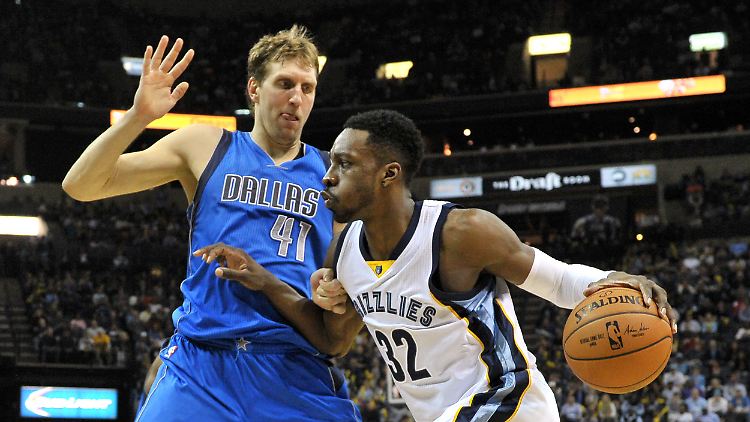 An der 41 aus Dallas führt im US-Basketball kein Weg vorbei: Dirk Nowitzki im Spiel gegen die Grizzlies aus Tennessee.