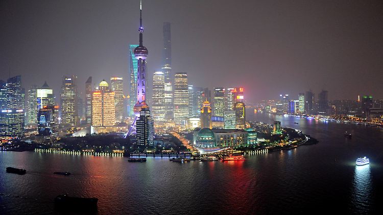 Bunte Vorzeichen des Wandels: Die Skylline von Shanghai.