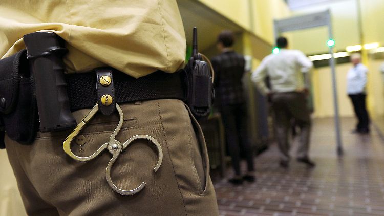 Der Prozess begann unter erhöhten Sicherheitsvorkehrungen.