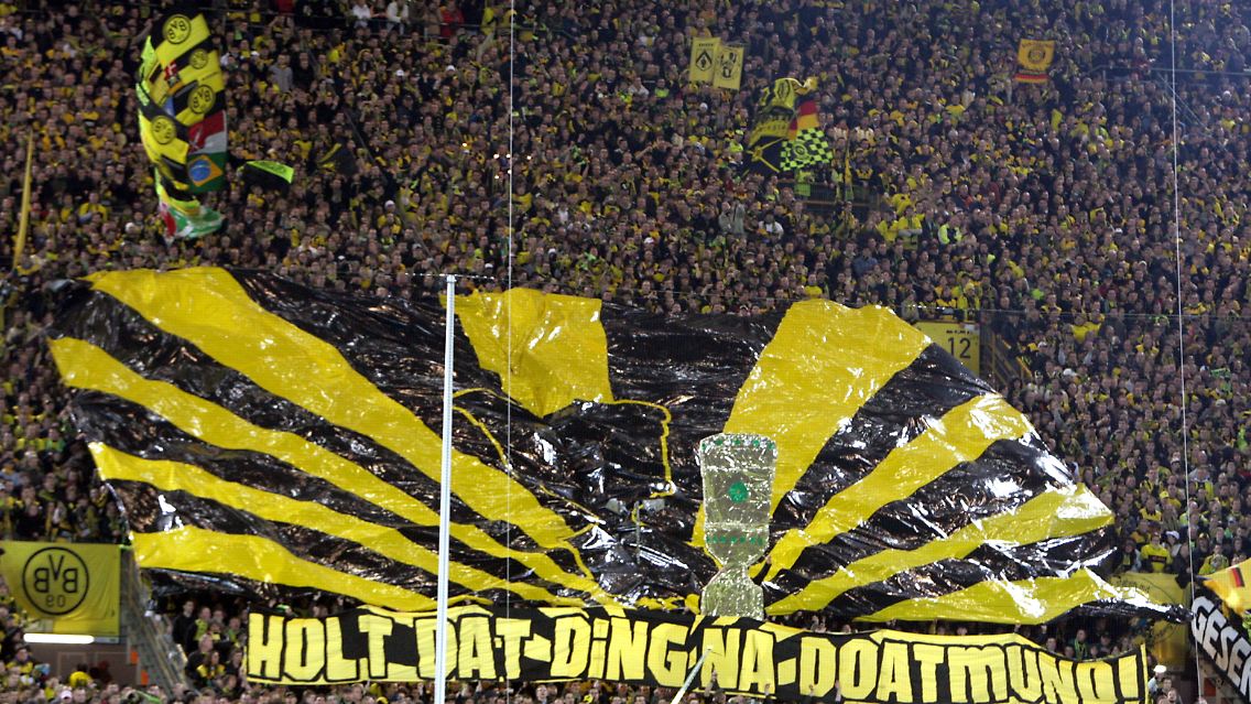 Zu Hause ist es eh am schönsten: die Dortmunder Fans in ihrem Westfalenstadion.